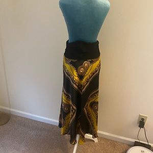 Body Central Black and Gold design Skirt